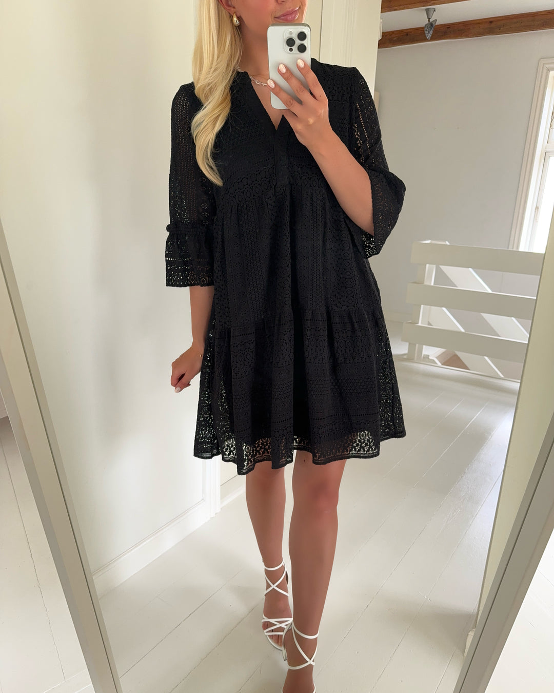 Vero Moda kjole honey lace 3/4 v-neck black/original lace