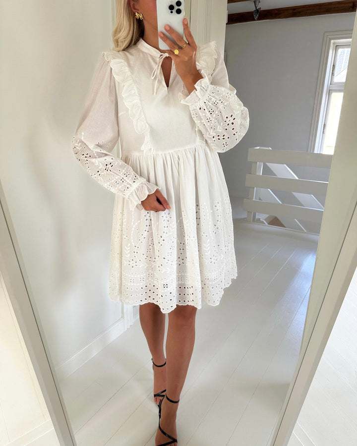 Y.A.S kjole luma ls star white