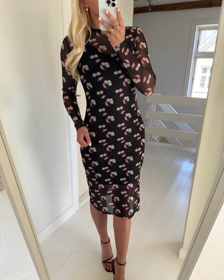 A-View kjole silje black w. cherries