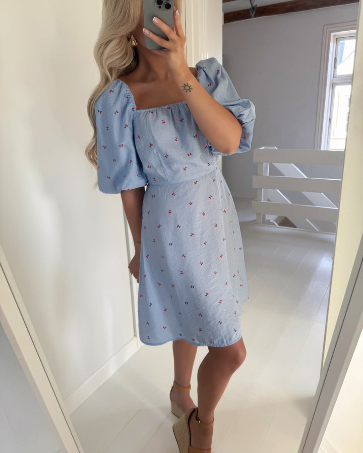 Vero Moda kjole odette 2/4 short snow white/cherry