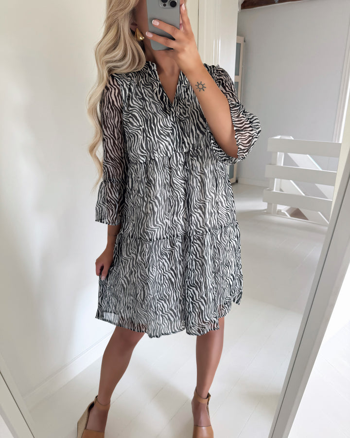 Vero Moda kjole smilla 3/4 short snow white/zebra