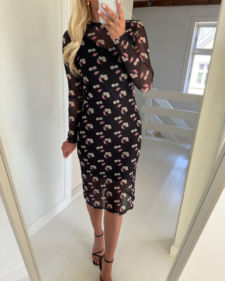 A-View kjole silje black w. cherries