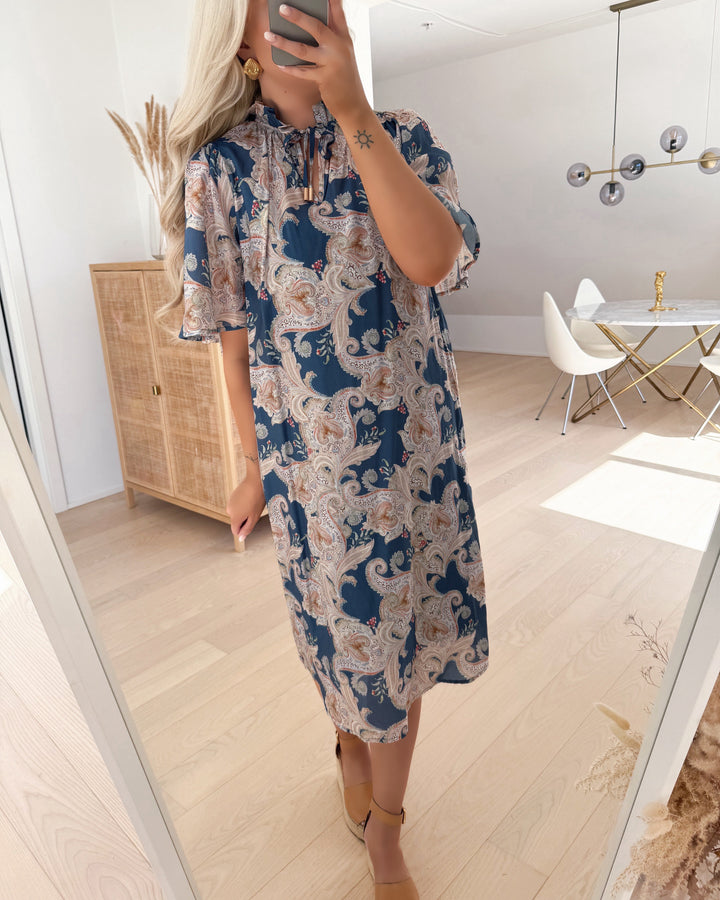 Love&Divine kjole love1140 blue paisley