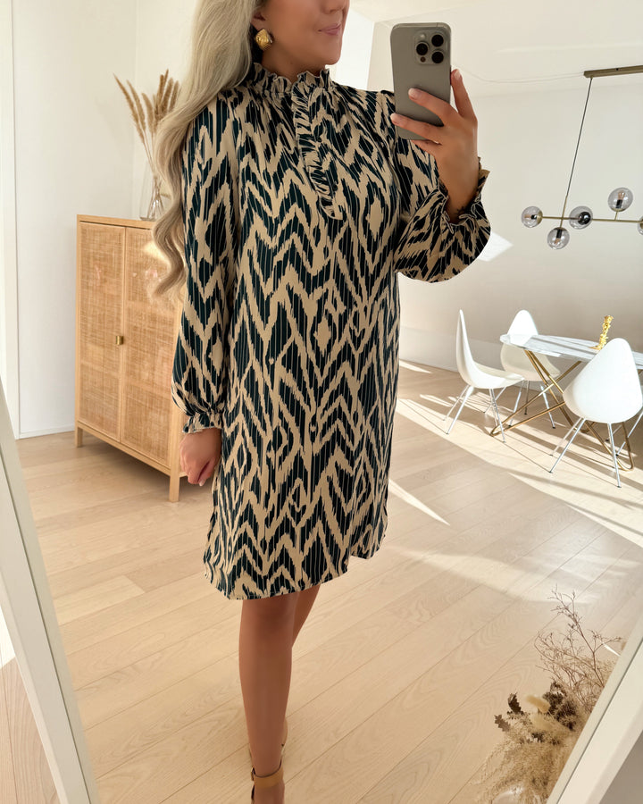 Sister's Point kjole goki beige/d. green