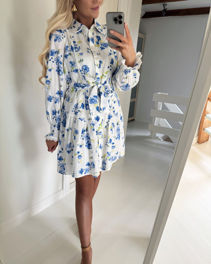 Vero Moda kjole gry ls detail short shirt wvn snow white/blue