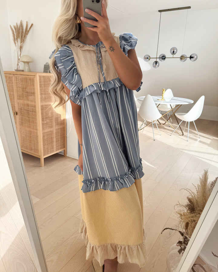 Stories from the Atelier kjole heart dance beige/light blue