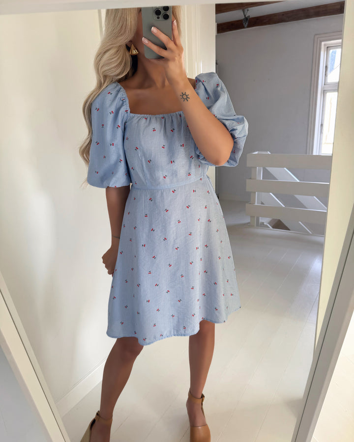 Vero Moda kjole odette 2/4 short snow white/cherry