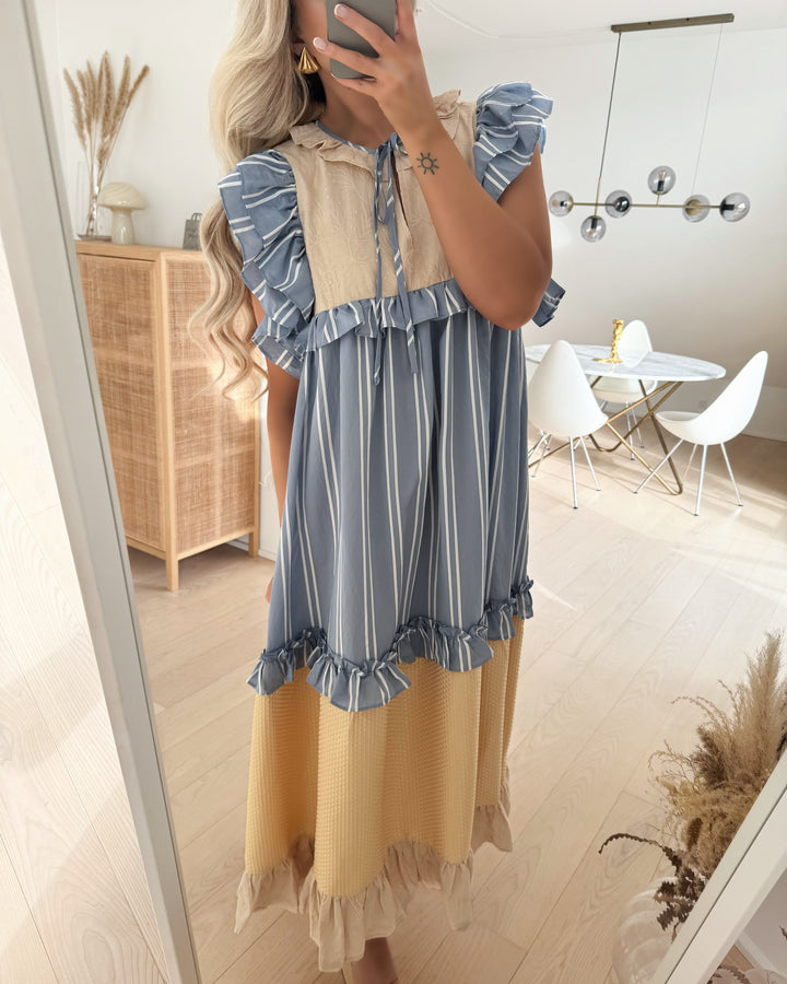 Stories from the Atelier kjole heart dance beige/light blue