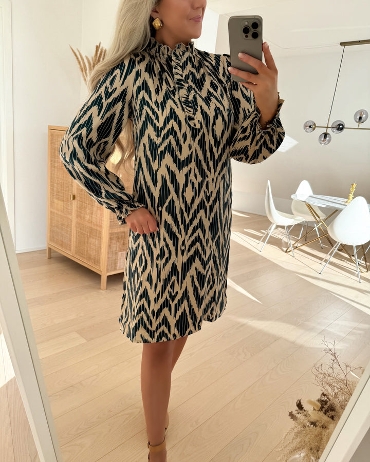 Sister's Point kjole goki beige/d. green