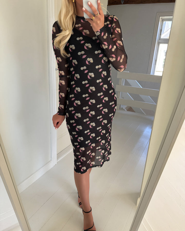 A-View kjole silje black w. cherries