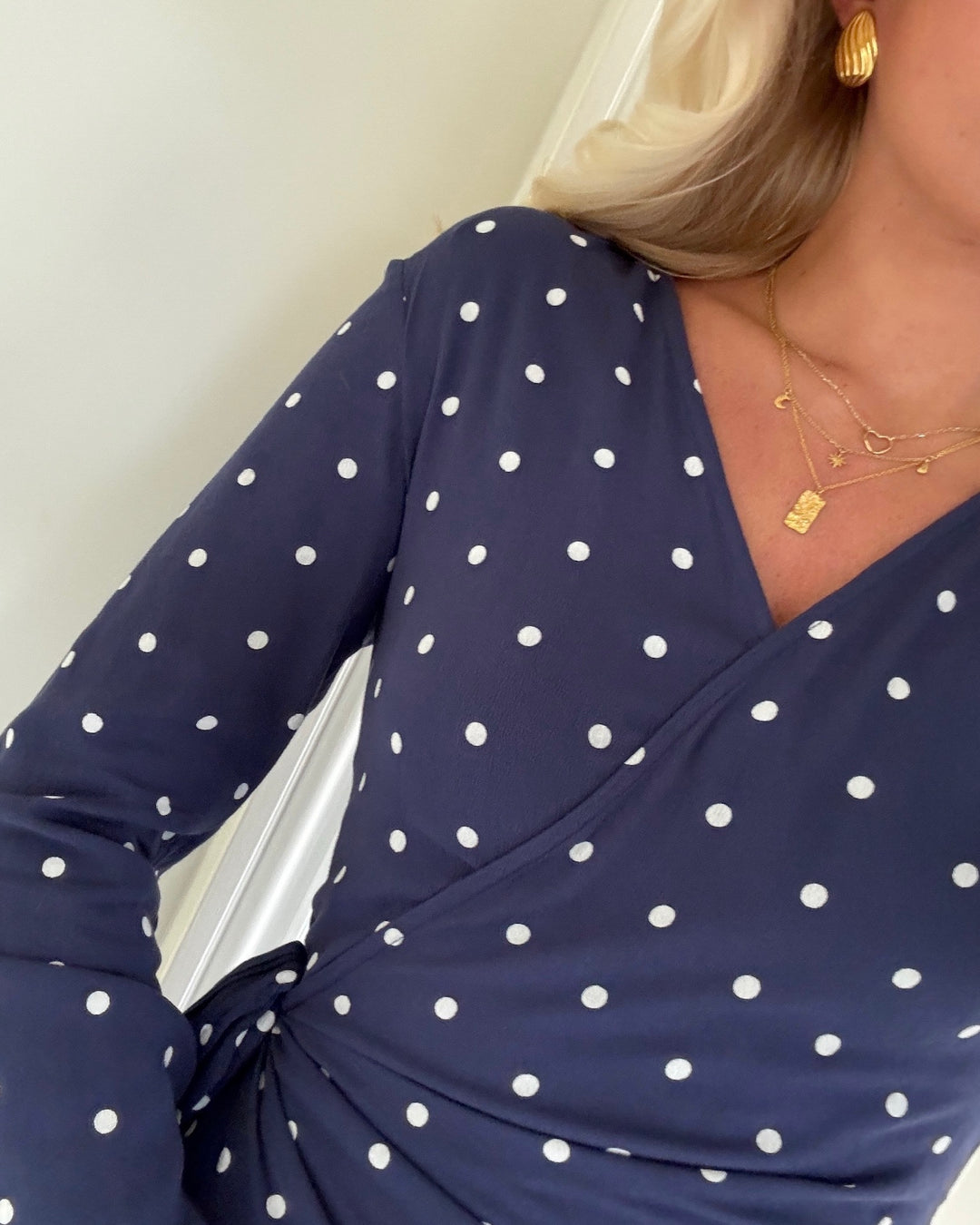 Only kjole keshav ls v-neck wrap patriot blue/dots