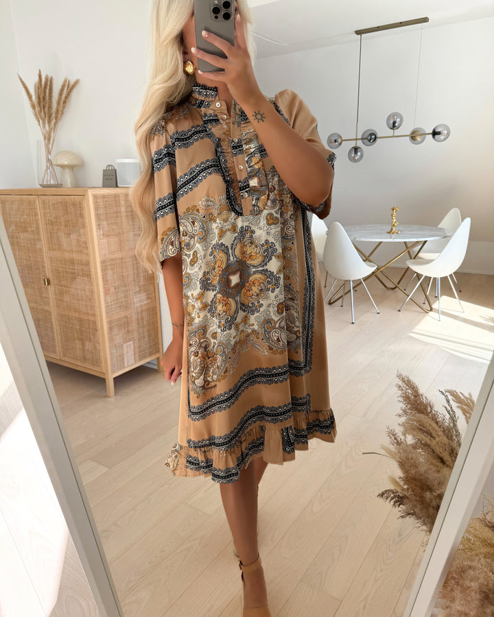 Love&Divine kjole love1008-4 sand paisley
