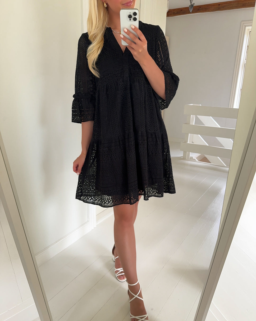 Vero Moda kjole honey lace 3/4 v-neck black/original lace