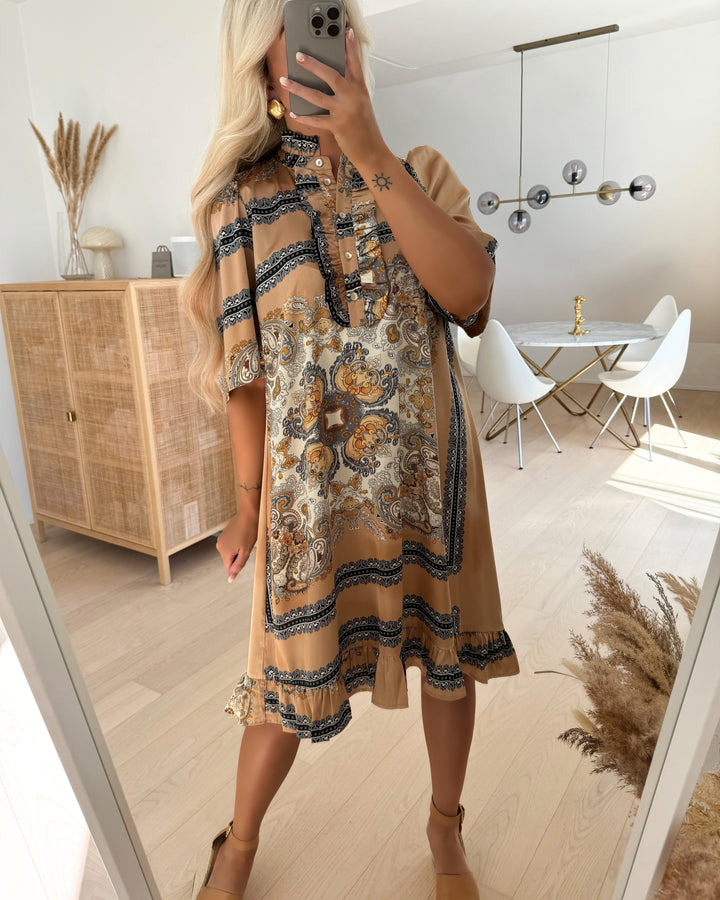 Love&Divine kjole love1008-4 sand paisley