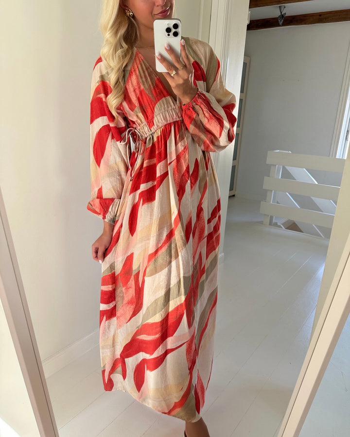 Vero Moda kjole tyra ls ankle v-neck wvn exp coral almond/abstract