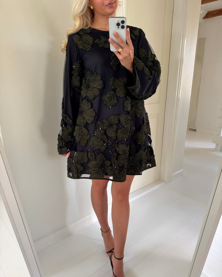 Y.A.S kjole flouing ls black