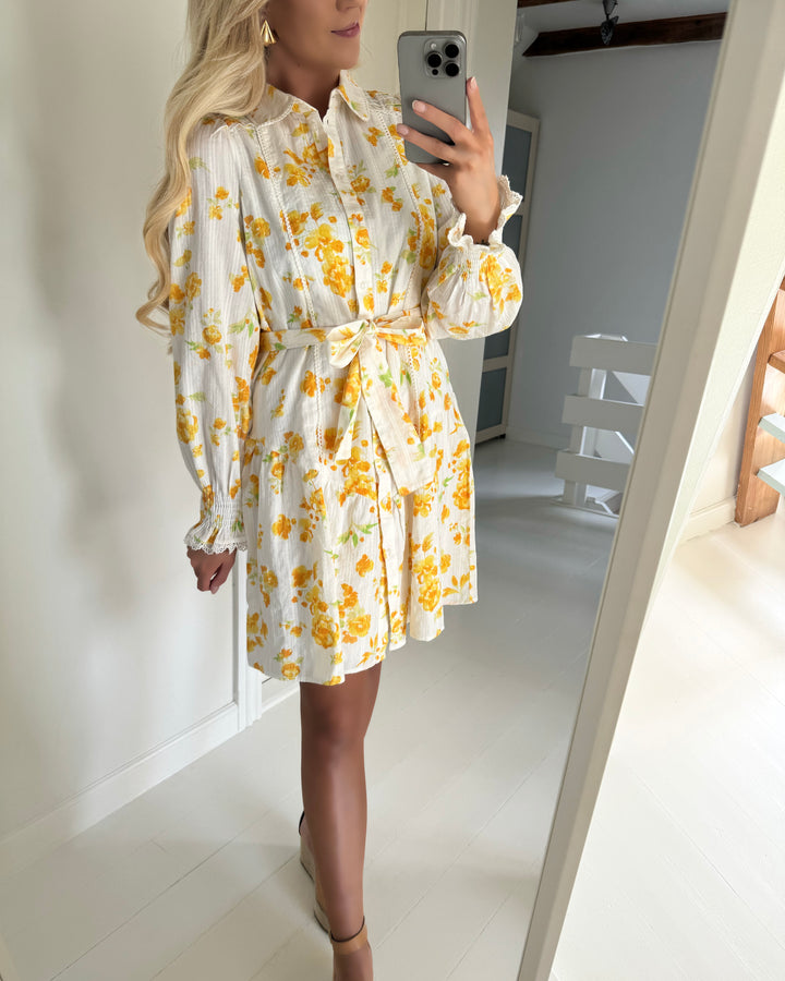 Vero Moda kjole gry ls detail short shirt wvn snow white/yellow