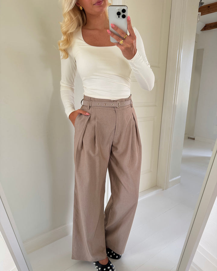 Vero Moda bukser bellis hw wide belt mocha meringue melange/gold buckle/eyelet