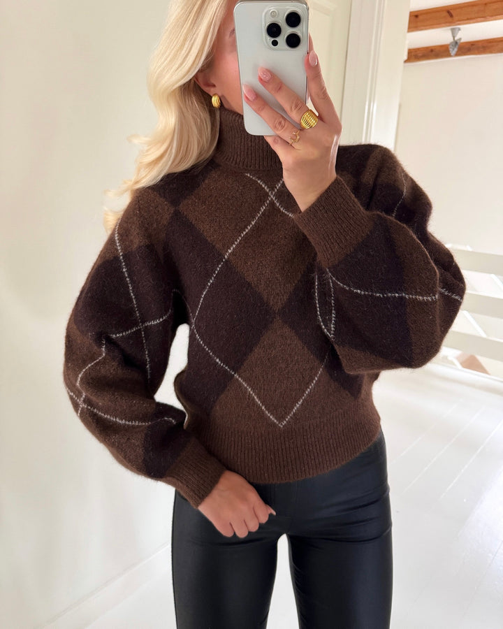 Vero Moda striktrøje darla ls rollneck cocoa brown/w. chocolate torte and birch