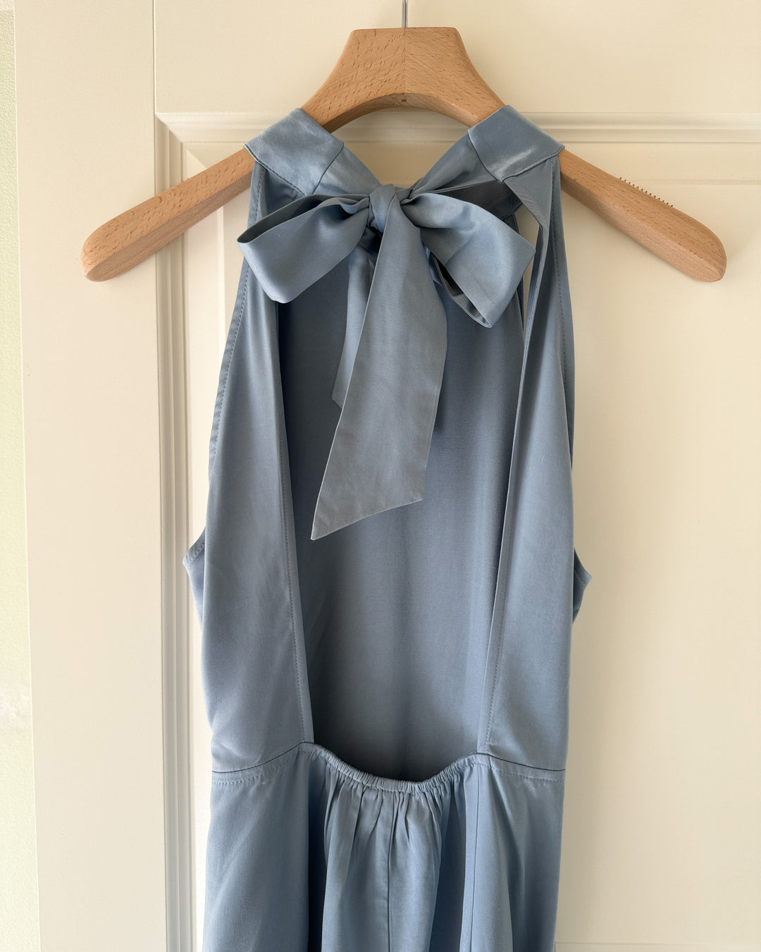 A-View kjole carry sateen blue - FORUDBESTILLING LEV. UGE 21