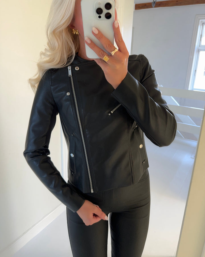 Vero Moda jakke riley rio short coated noos black