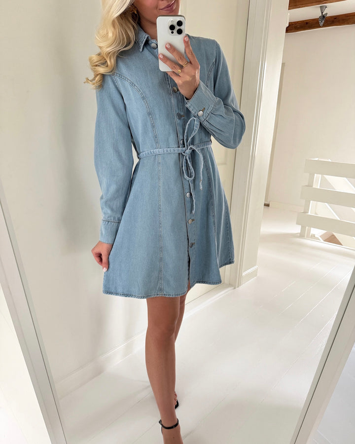 JDY kjole kamma ls belt short light blue denim