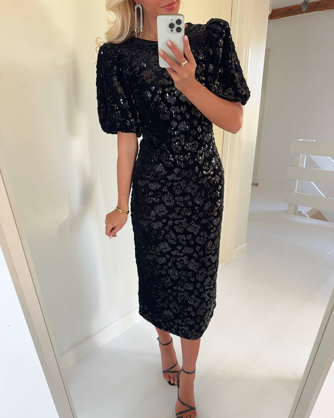 Y.A.S kjole sofie 2/4 sequin midi black/w. sequins