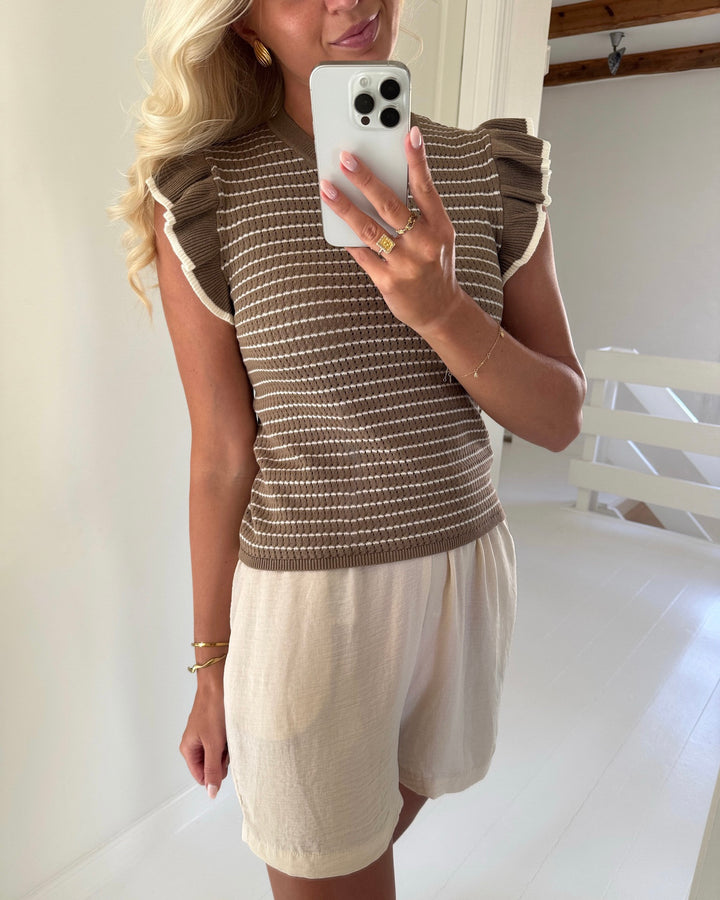 JDY top carice sl frill sepia tint/w. cloud dancer structure