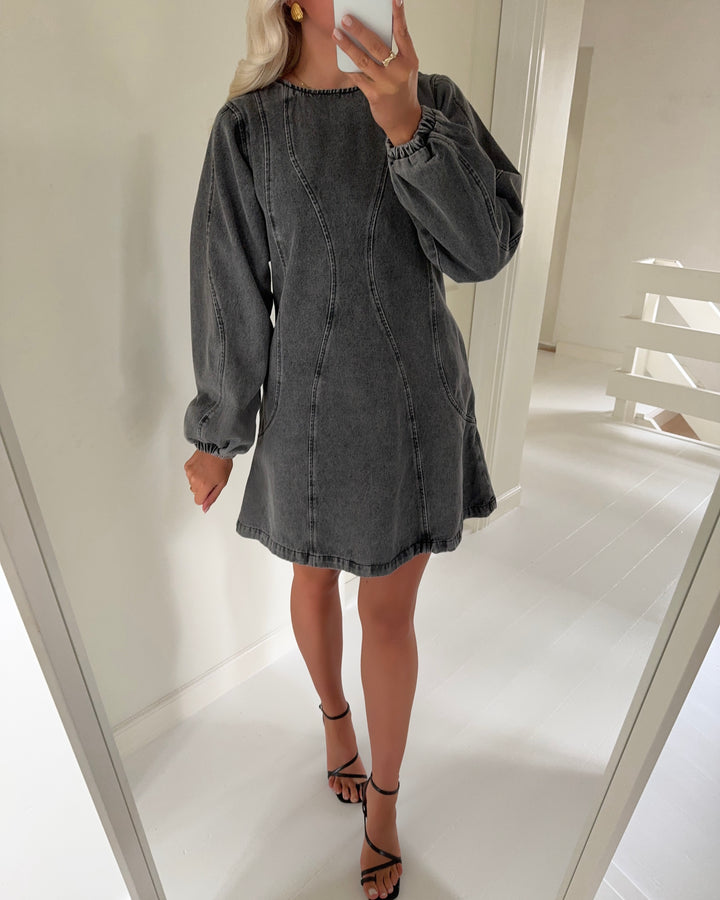 Moves kjole reyna stone black