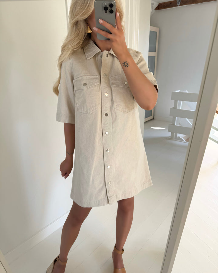 Vero Moda skjortekjole fenja 2/4 short denim ecru