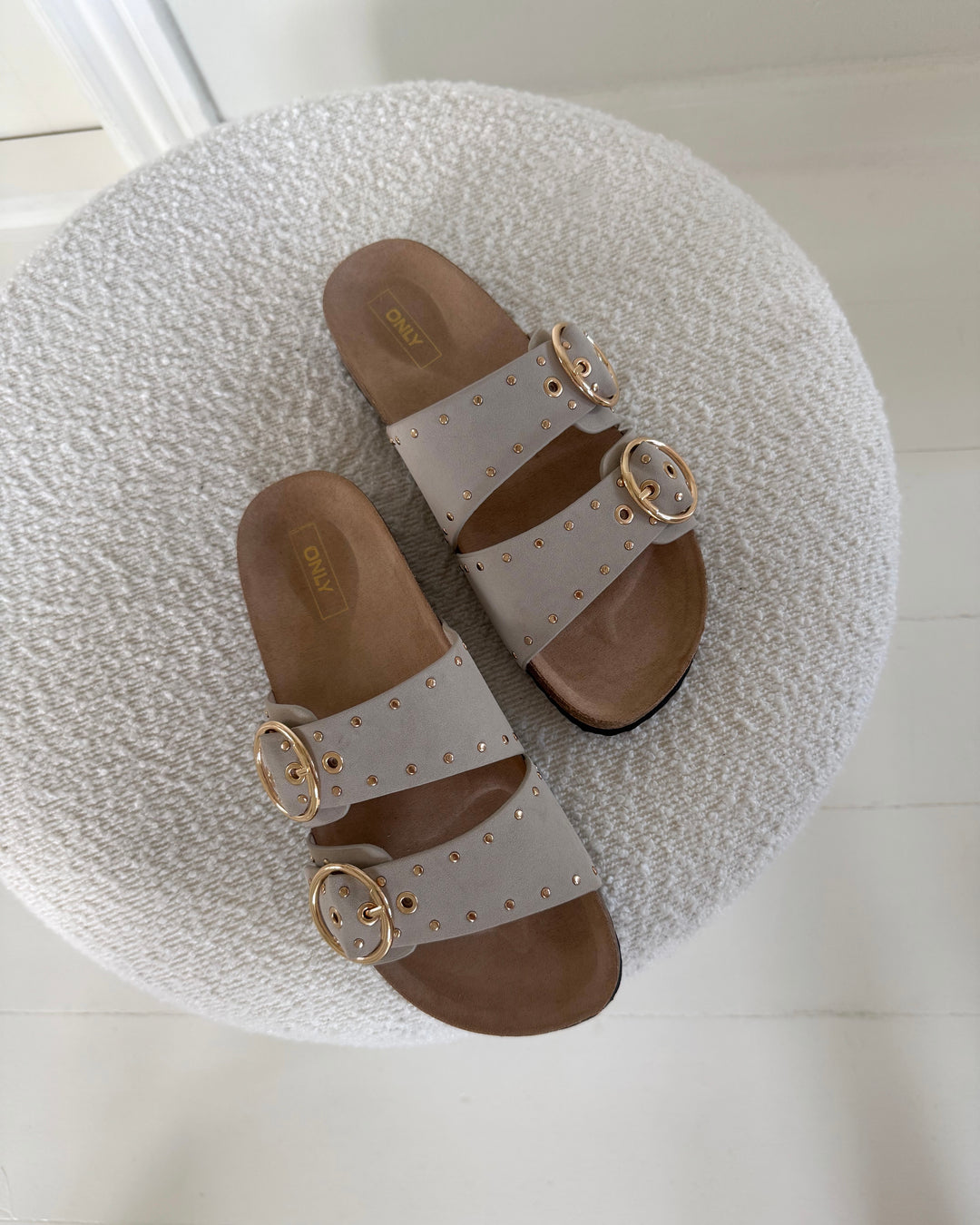 Only sandal maxi-16 pu studs buckle creme