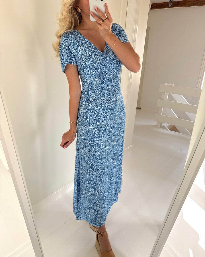 Only kjole ancona ss v-neck french blue/w. cloud dancer