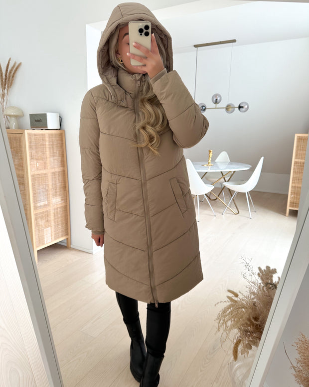 Jamilla long puffer jacket silver mink - FORUDBESTILLING LEV. UGE 49/50