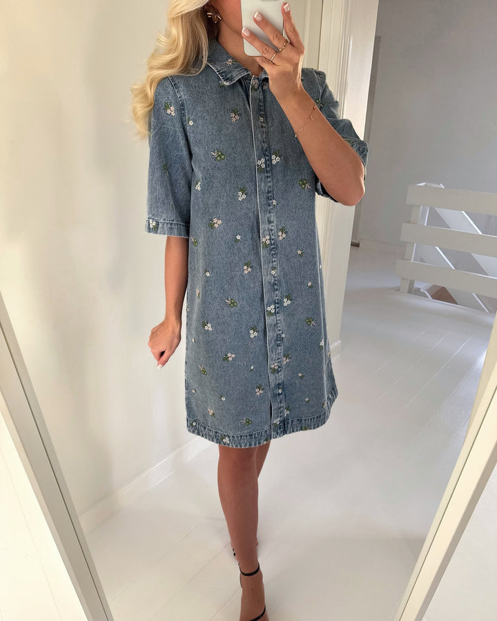 Only kjole vera-belle ss flower light blue deni/flower emb