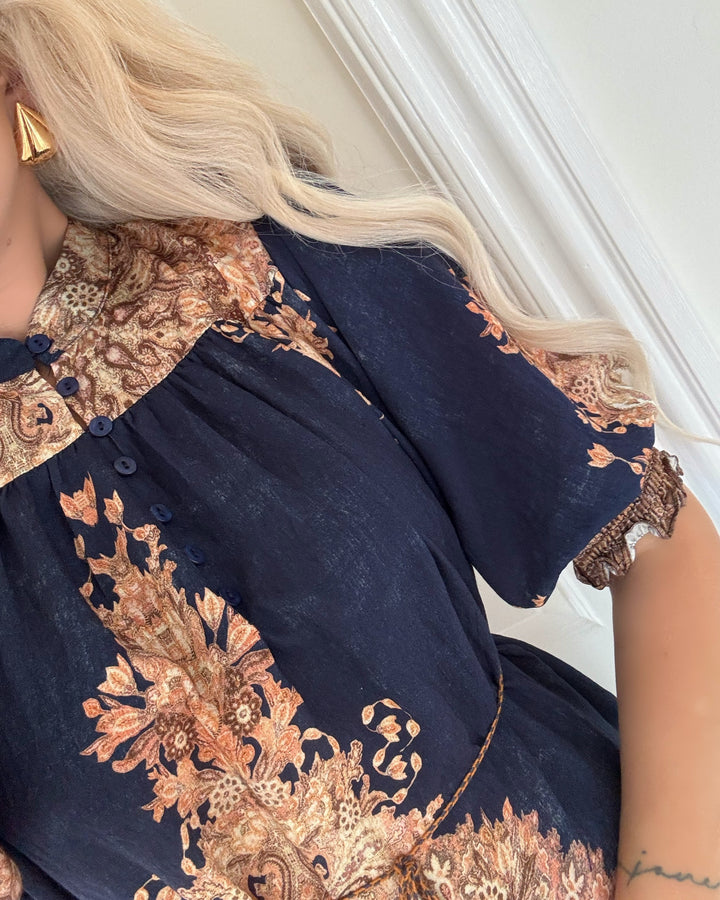 Love&Divine kjole love1415 navy/paisley