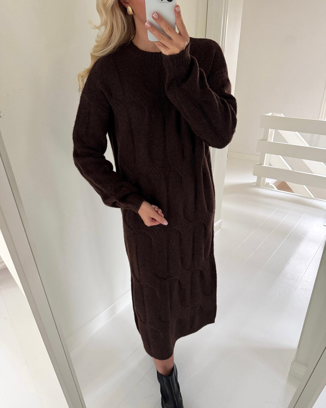 Pieces kjole jenna ls cable knit midi hot fudge - FORUDBESTILLING LEV. UGE 6