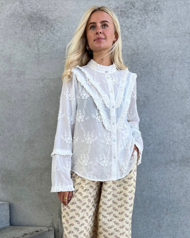 Stories from the Atelier bluse she is like the wind white