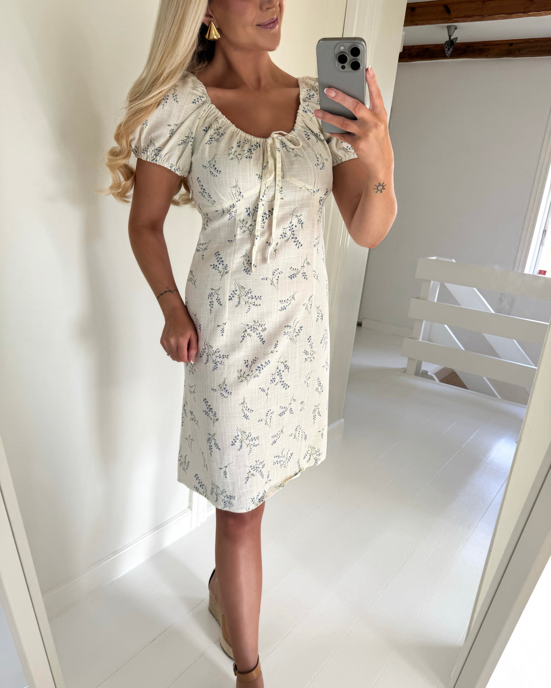 Only kjole lyrida ss tie detail bright white/wild bundles