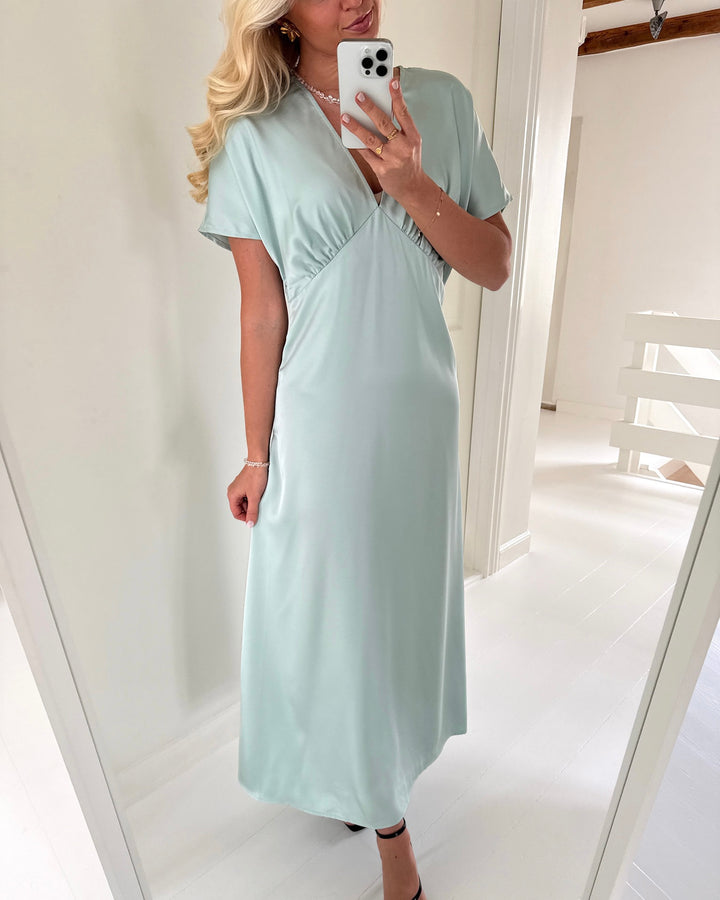 Y.A.S kjole satina ss ankle surf spray