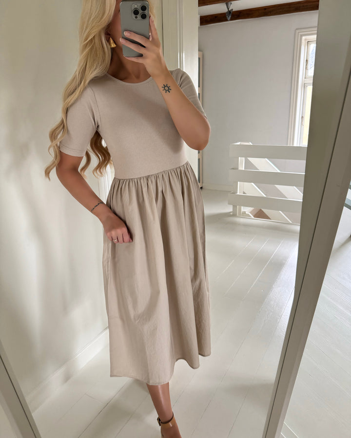 Pieces kjole tonya ss midi wvn silver gray
