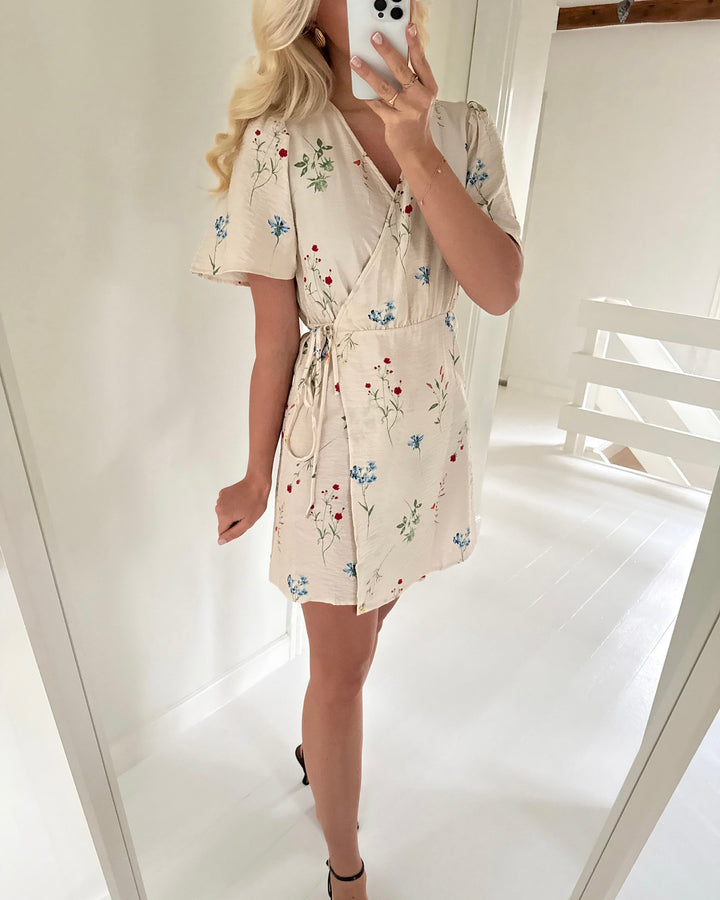 Vero Moda kjole josie ss wrap birch bina