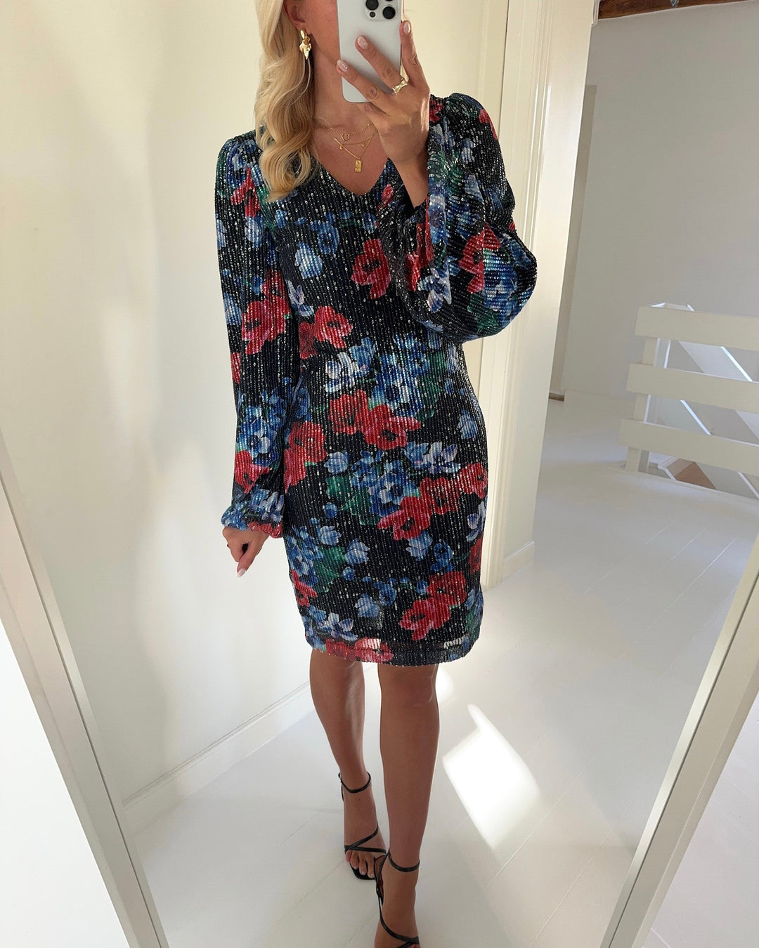 Y.A.S kjole poera ls sequin black poera print - FORUDBESTILLING LEV. UGE 48