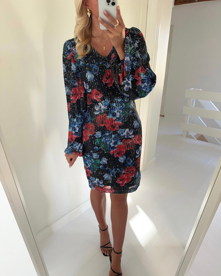 Y.A.S kjole poera ls sequin black poera print - FORUDBESTILLING LEV. UGE 48