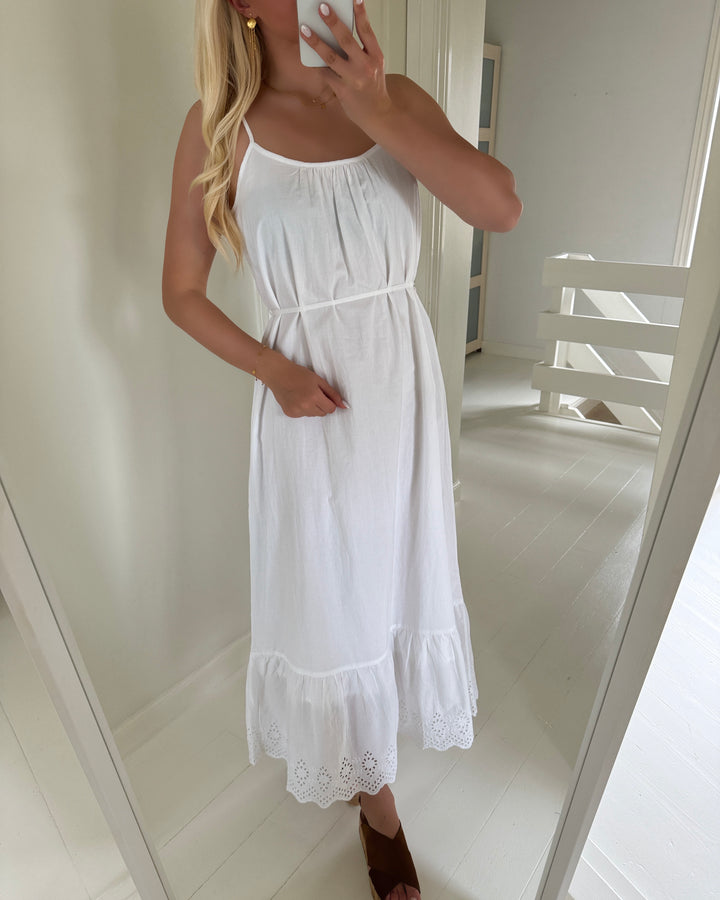 Only kjole lou life emb strap ankel bright white