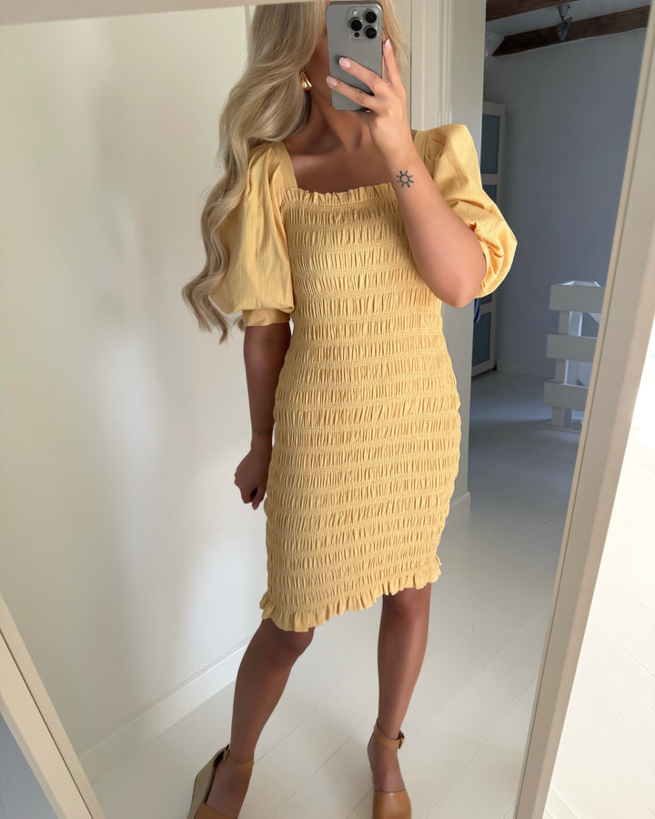 A-View kjole rikka plain yellow - FORUDBESTILLING LEV. UGE 20