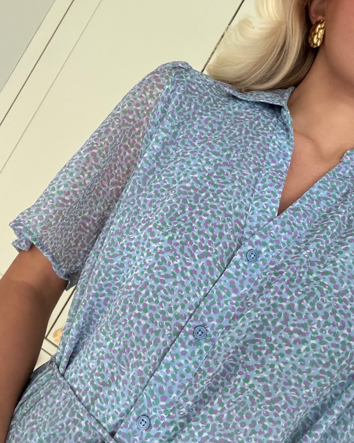 JDY kjole jenify life ss v-neck shirt frozen fjord/multi color dots