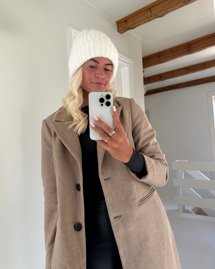 Sister’s Point hue s-hood-13 cream