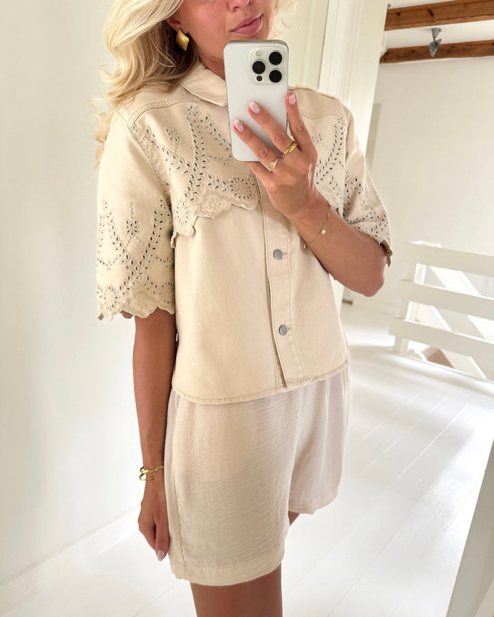 Vero Moda skjorte petra 2/4 broderie ecru
