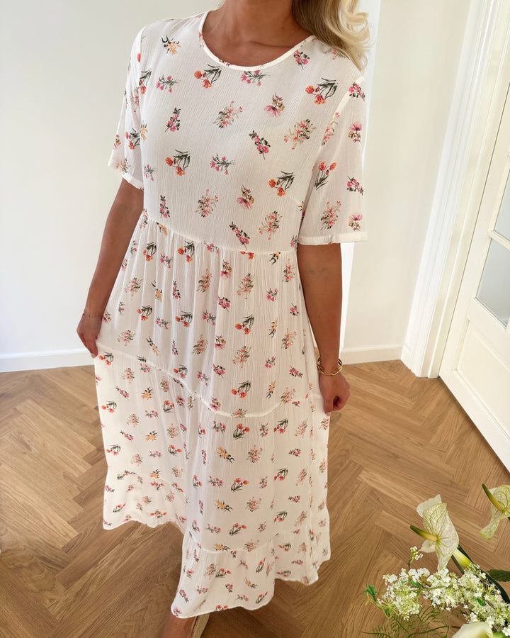 Pieces kjole evie ss ankle bright white/new flower