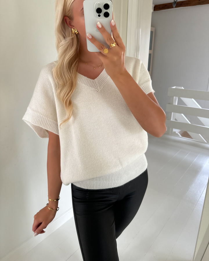 Sister’s Point top marka cream